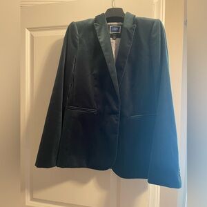 Women’s emerald green velvet blazer